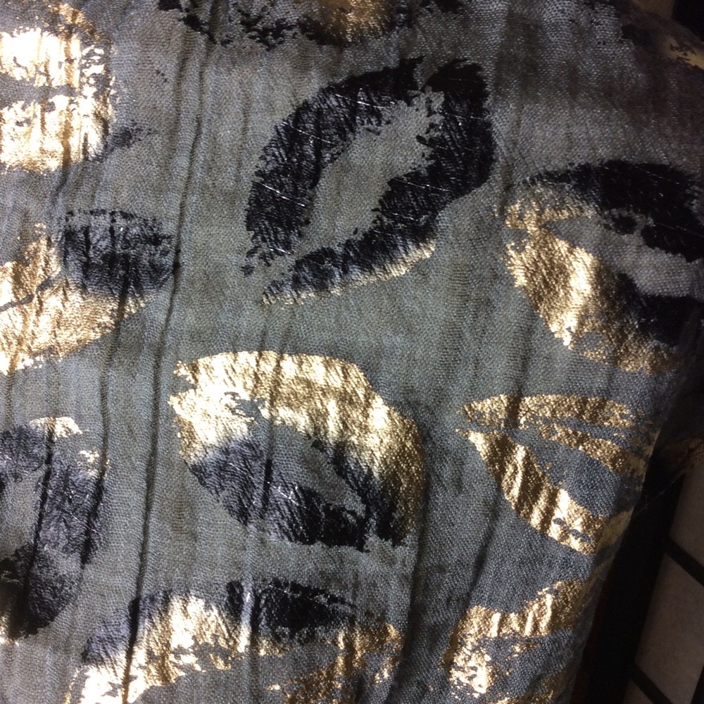Infinity Scarf in Black, Gray, & Gold Lip Motif! - Picture 4 of 4